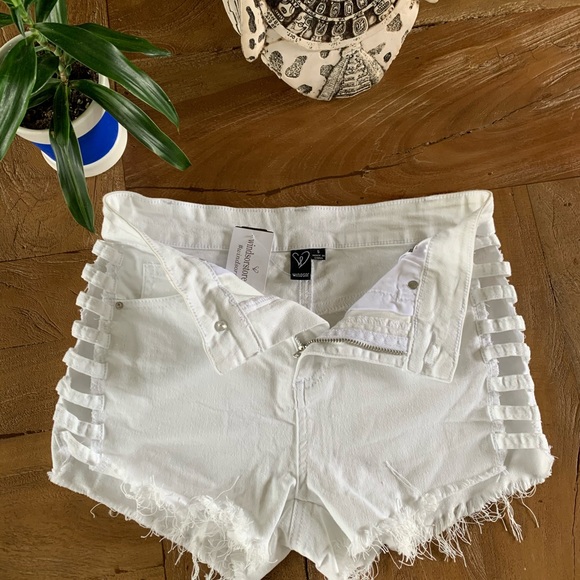 White jean shorts - Picture 3 of 4